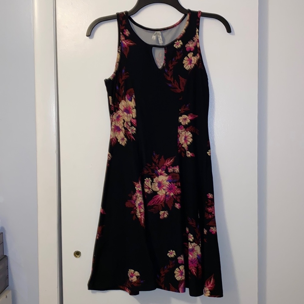 Black flowery sleeveless dress